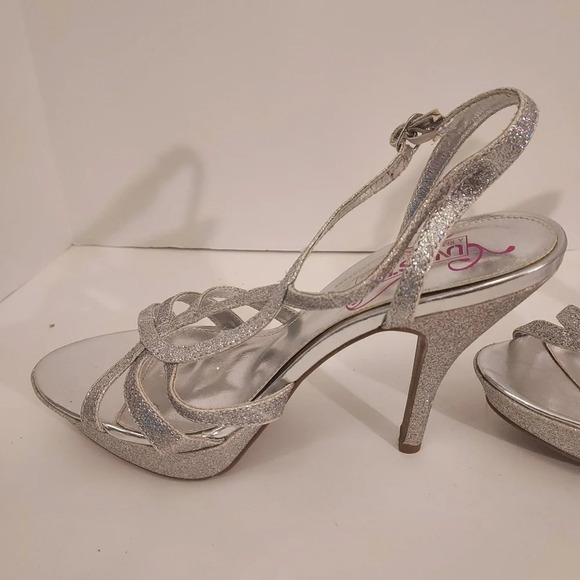 Unlisted A Kenneth Cole Production Hour Friend Silver Glitter Heels in Size 8 - Picture 7 of 12